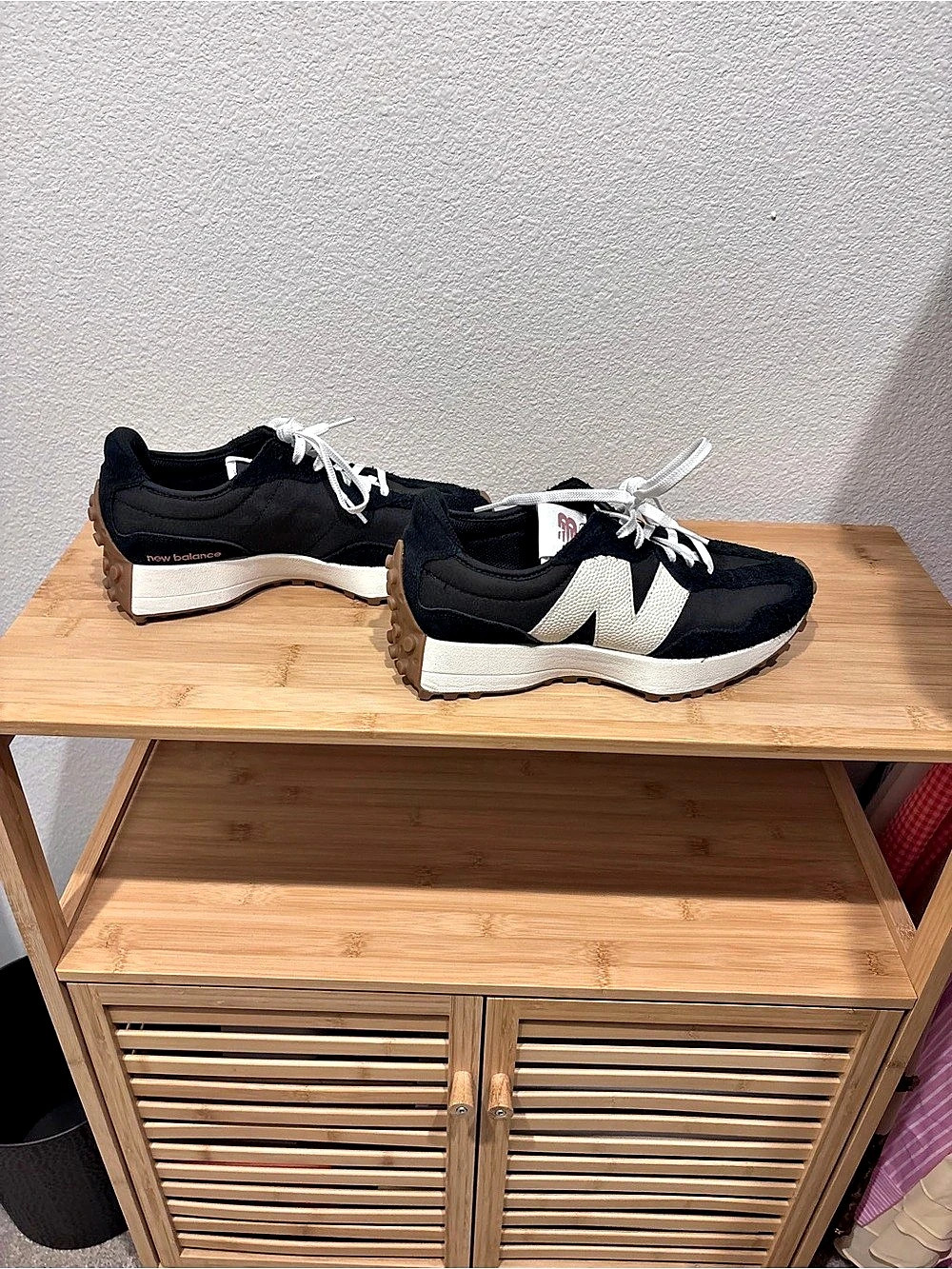 New Balance 327 Black & White Sneakers US 8